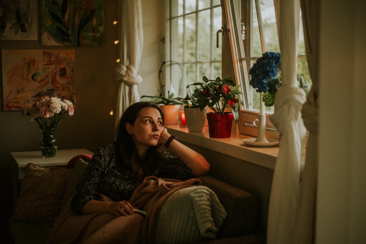 9 Things to Stop Doing an Hour Before Bed