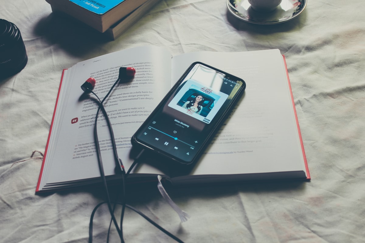 Audiobooks Before Bed: A Screen-Free Wind-Down