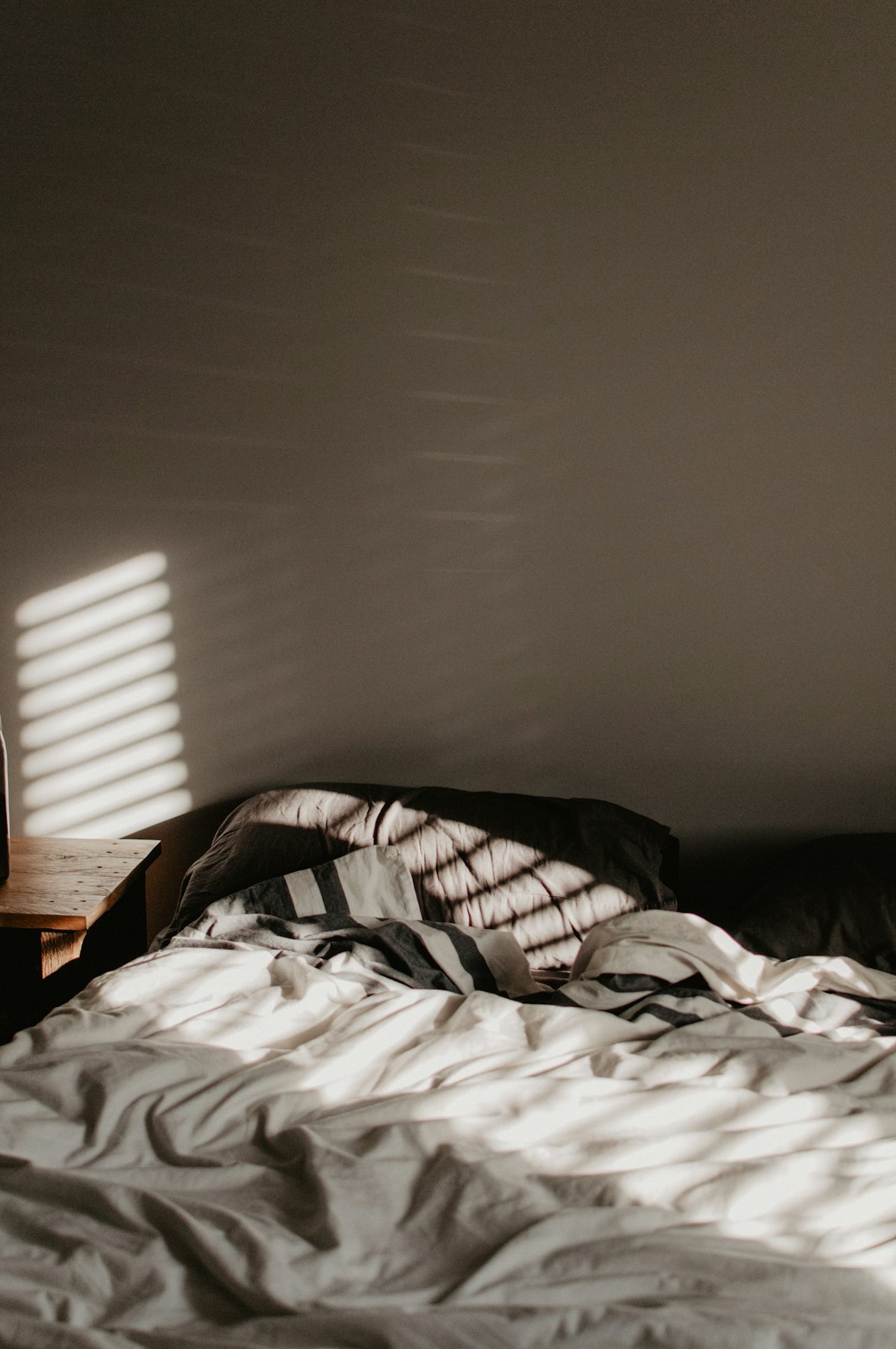 Sleep-themed photo for de stressing before bed 5 mistakes that backfire