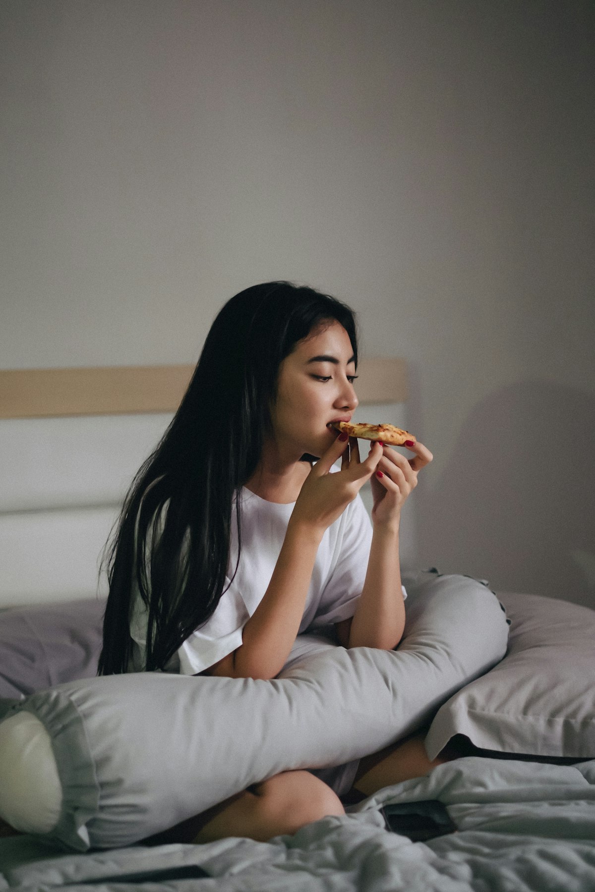 Sleep-themed photo for eating late at night and sleep