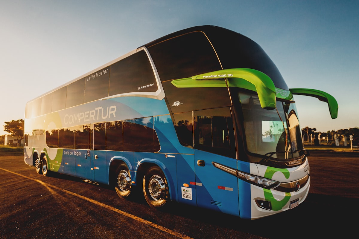 Sleep-themed photo: school bus — a Sleep, Finally guide to morning light for teens why school starts too early