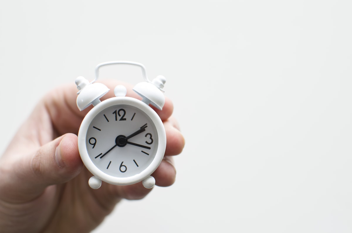jetlag - a Sleep, Finally guide to Social Jet Lag vs Jet Lag: the Real Difference
